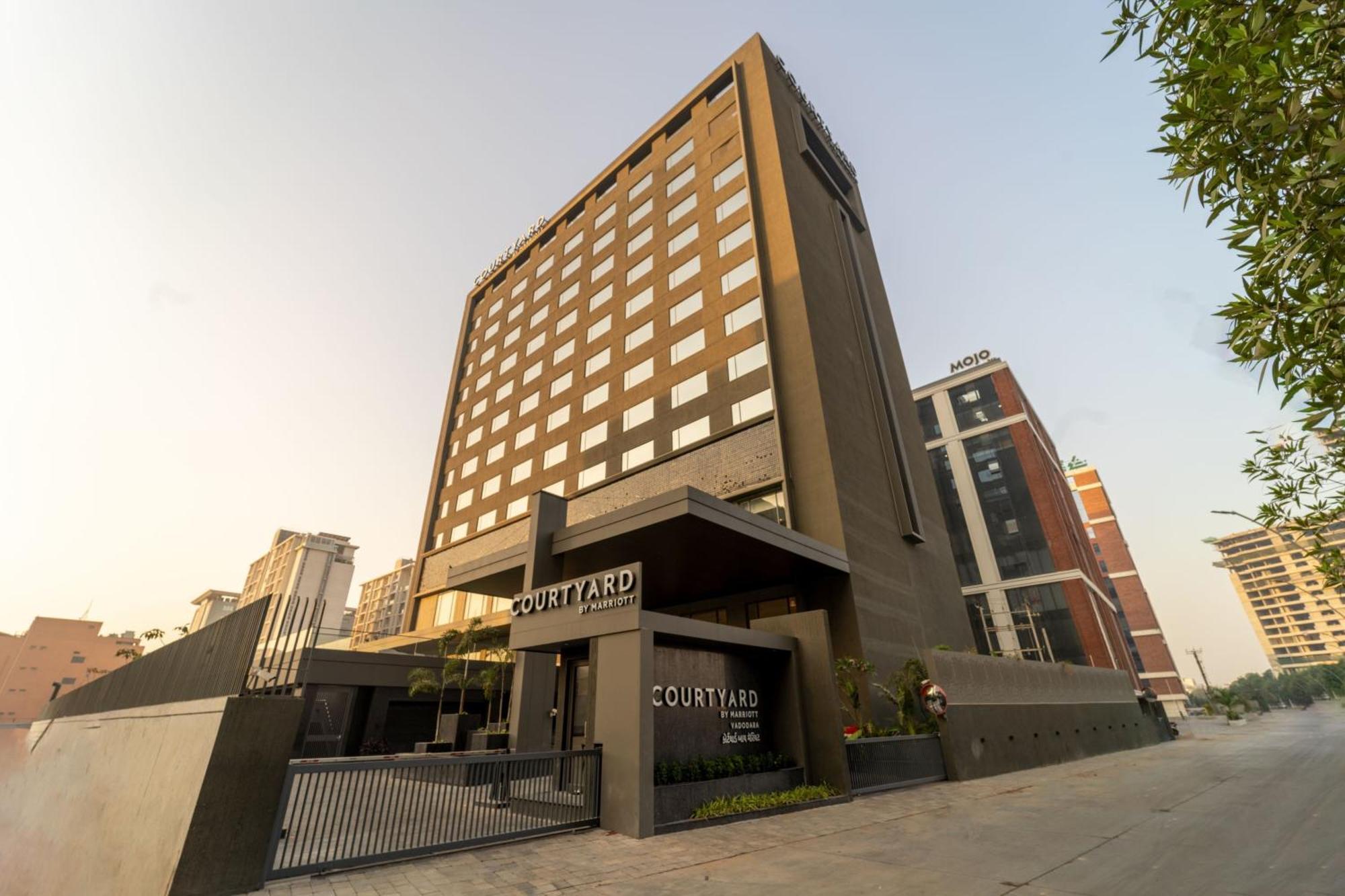 Courtyard By Marriott Vadodara Exterior foto